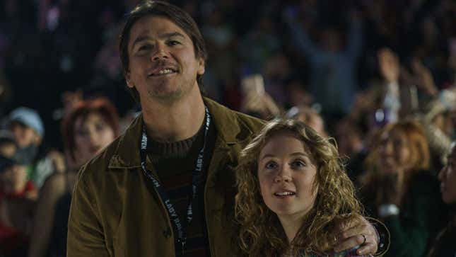 Josh Hartnett and Ariel Donahue look off-camera. 